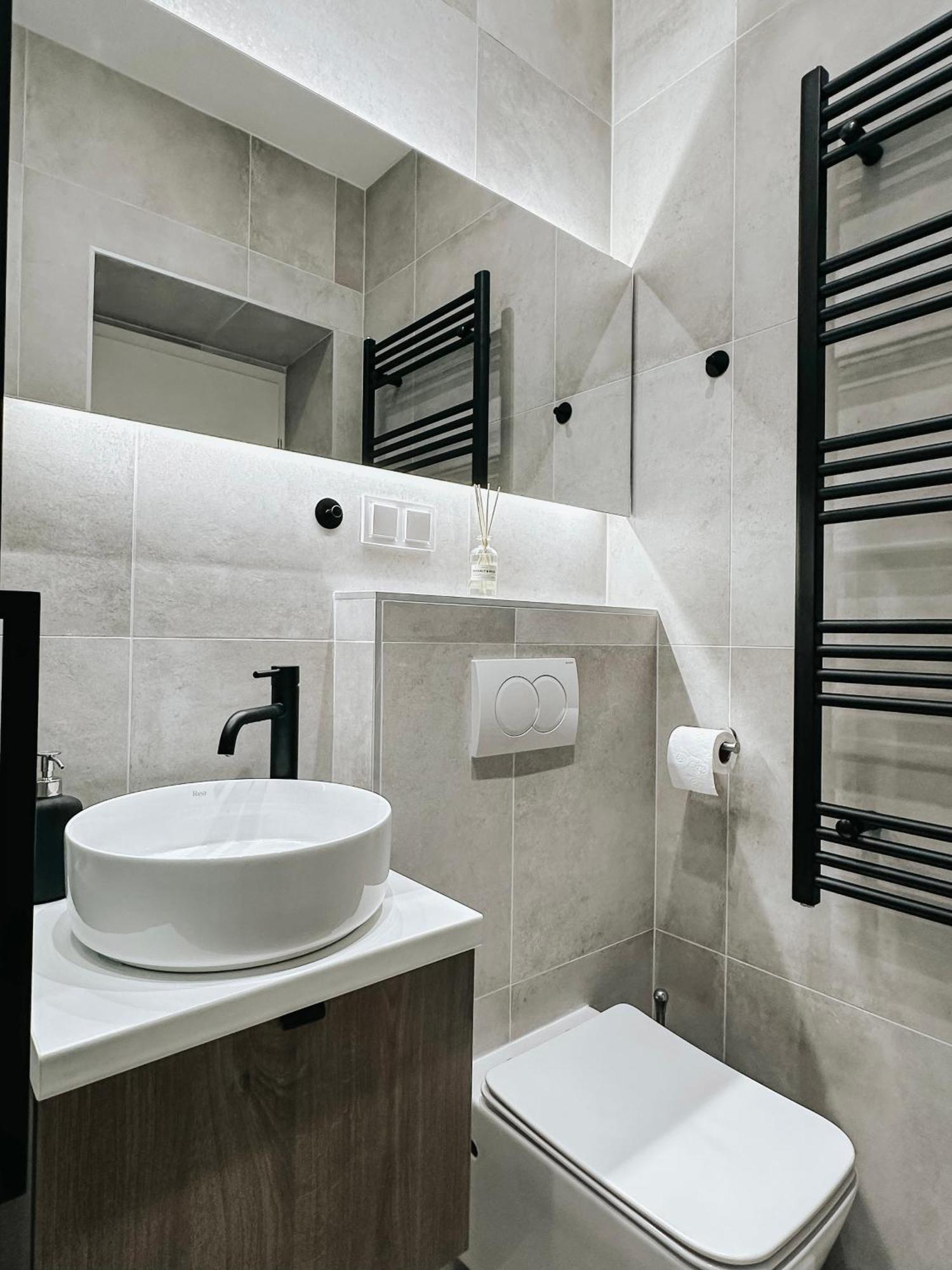 Apartment T37 *